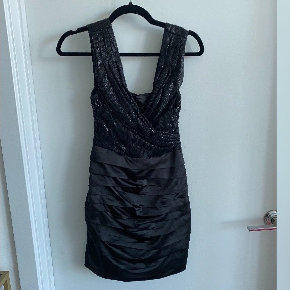 Express black sequin bodice ruched dress Size 0 - Picture 2 of 9